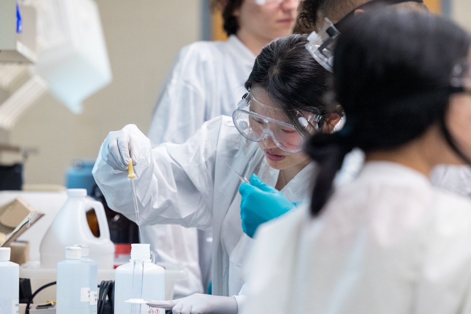 Berlin High School students work in one of the Chemistry Building labs during the Early College Experience Chemistry Student Lab Day on May 23, 2024. (Sydney Herdle/UConn Photo)